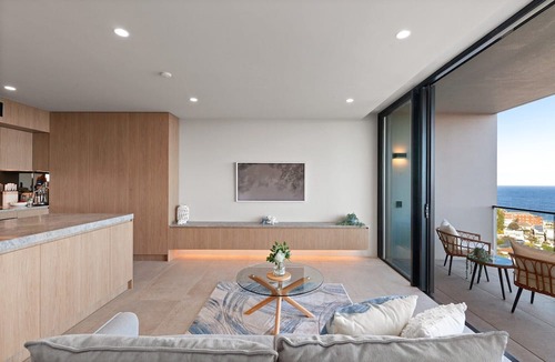 Tamarama Apartment | Modern 1-Bed with Tamarama Beach Views