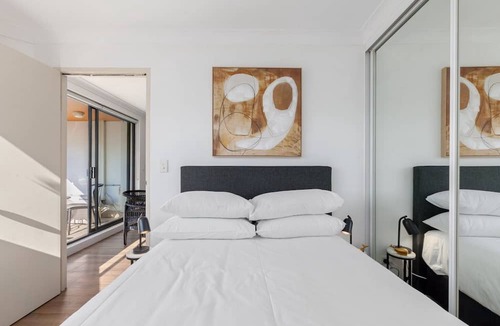 Surry Hills Apartment | Bright 2-Bed Surry Hills Apartment with Balcony
