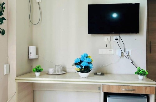 Vrindavan Apartment | Cozy 1-Bedroom Apartment in Vrindavan with Balcony & AC