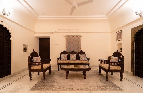 Bhindar Apartment | RajMahal- Live Like Royalty 446-Year-Old Stay 7BR -Homeyhuts