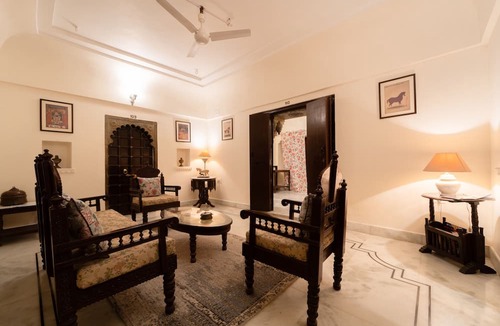 Bhindar Apartment | RajMahal- Live Like Royalty 446-Year-Old Stay 7BR -Homeyhuts