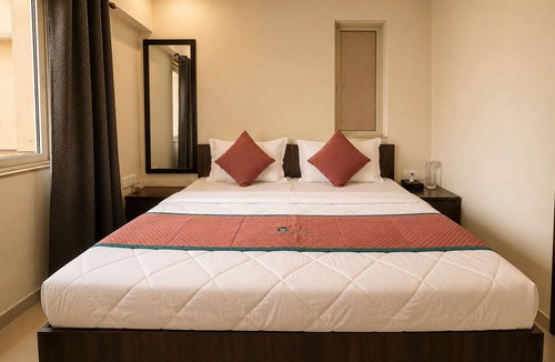Malad East Apartment | Pinakii Comfort Stay Malad - Near Nesco & Oberoi Mall