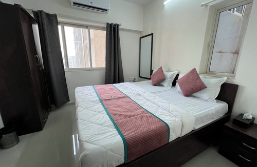 Malad East Apartment | Pinakii Comfort Stay Malad - Near Nesco & Oberoi Mall