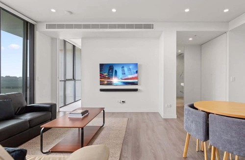Lidcombe Apartment | Luxe 2-Bed: Modern Interiors, Balcony & BBQ Area