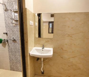 Puri Resort | Gourinandan Lodge - Near Jagannath Temple & Puri Sea Beach with AC & Non AC Spacious Rooms