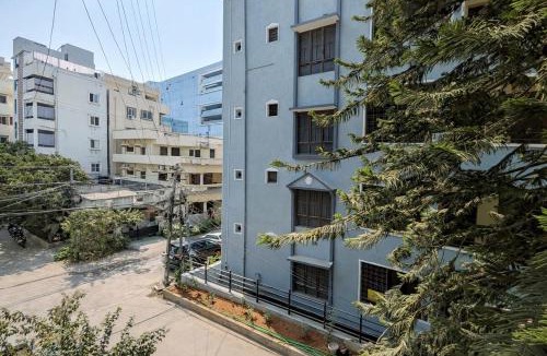 HITEC City Apartment | Vintage 3BHK Near Capital Park & Rameswaram-Cafe 101