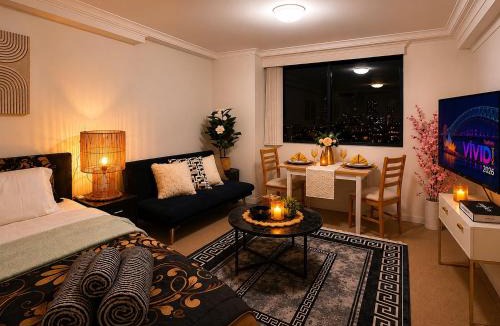 Haymarket Apartment | City at Your Doorstep, Close to all transports, king bed, great feedback