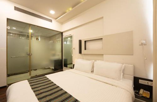 Vadodara Hotel | Manish Aura Grand