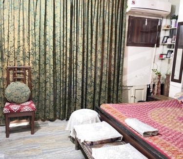 Chittaranjan Apartment | Deluxe Designer Room with Aerial Green View C R Park