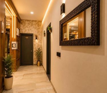 Mathura Bed & Breakfast | Hotel Mathura Prosperity - Central Location #Most Premium Rooms #Best Rated #Parking #Fully AC