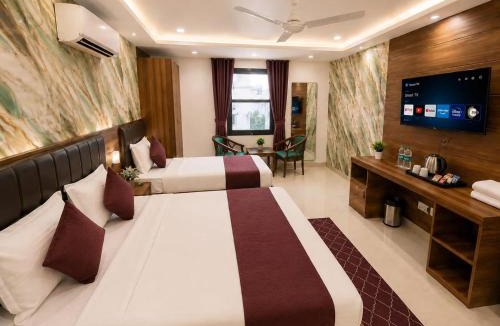 South West House | Hotel BBellamounts Ner IGI Delhi Airport - Free Airport PickUp Breakfast and dinner Complatary