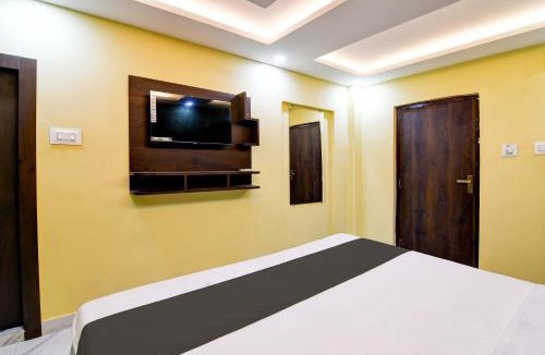 Madhyamgram Hotel | Hotel O The Crown