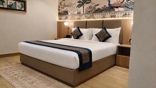 Vrindavan Hotel | The Grand Heritage Vrindavan # Lavis & Luxury Rooms Near Nidhivan Sarovar Portico, Rukmini Vihar Vrindavan#
