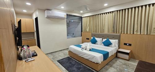 Gandhinagar Hotel | Hotel Earth Orbit