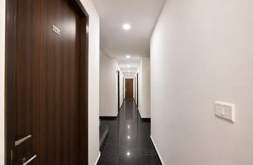 Azadpur Hotel | FabHotel Snereya