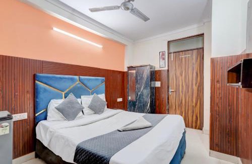 Sainik Farm Hotel | Hotel Happy - Near IGNOU Road