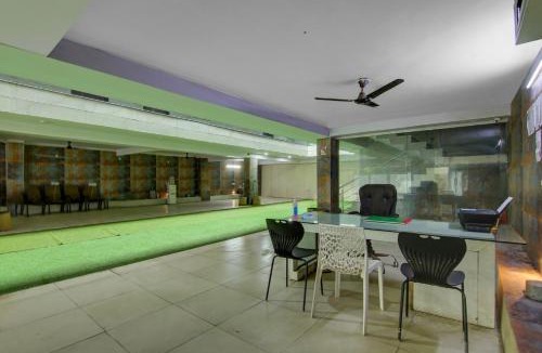 Malviya Nagar Hotel | Hotel O The Arrow Infront of Max Hospital