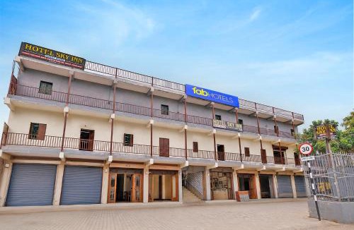 Ahmedabad Hotel | FabHotel Sky Inn I