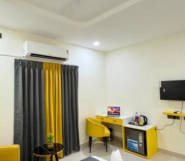 Gachibowli Hotel | Yellow Sapphire Hotel DLF Cyber City