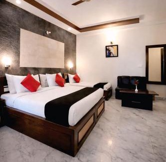 Agra Hotel | Goyal Hotelirs - Hotel Tara Palace near Tajmahal east gate, Agra
