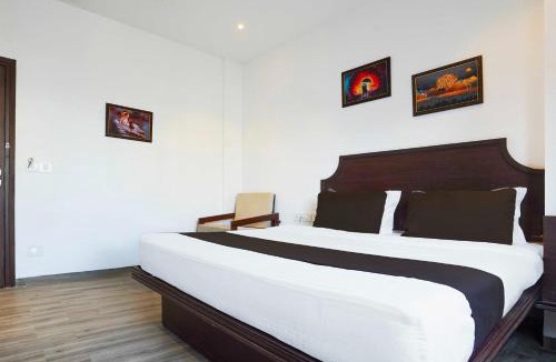 Ramdaspeth Hotel | Townhouse Oak Ramdaspeth KRIMS Hospital