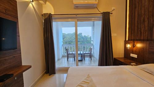 Aluva Bed & Breakfast | Dew River Castle Lake View Stay Aluva Cochin