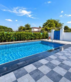 Noida Villa | Shiv kashi farm luxury 3bhk with big pool