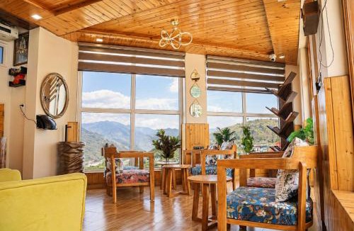 Tehri Range House | Hotel Amadeus