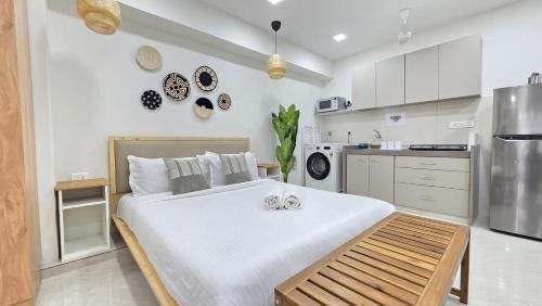Khar Apartment | Lite Stays - Khar West