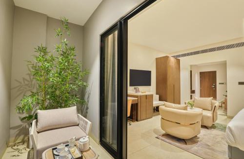 Kuravilangad Hotel | JP Crowne Regency