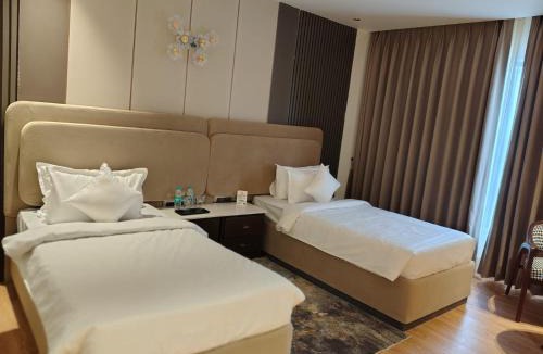 Phase 5 Hotel | Hotel Luxe Manor