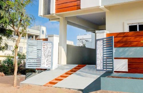 Hyderabad Hotel | Hotel O by OYO BLUEMOON