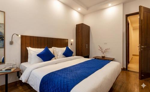Indirapuram Hotel | Hotel Golden Grand - A Corporate Suite Near Sector 62 Noida
