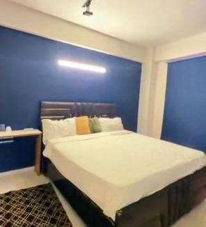 Auli Hotel | Omaxe Hazratganj Stay
