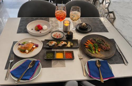 Agra Hotel | Hotel Elinor By Dazzling Hotels & Resorts