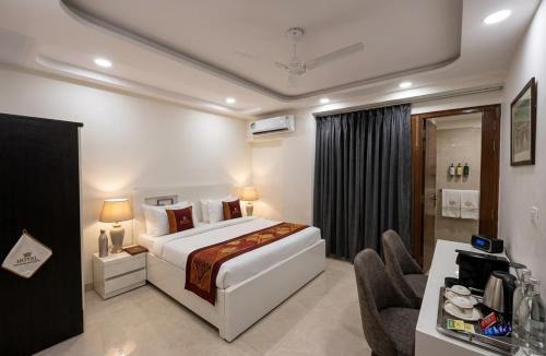 Vaishali Hotel | Hotel Capital Home & Apartment Rooms Near Maxx Hospital