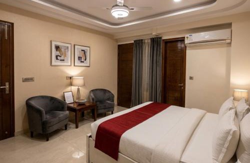 Vaishali Hotel | Hotel Capital Home & Apartment Rooms Near Maxx Hospital