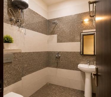 Taj Ganj Hotel | Hotel Prime Taj of Star - #Fully AC Rooms #5 Min Drive to Taj mahal East Gate