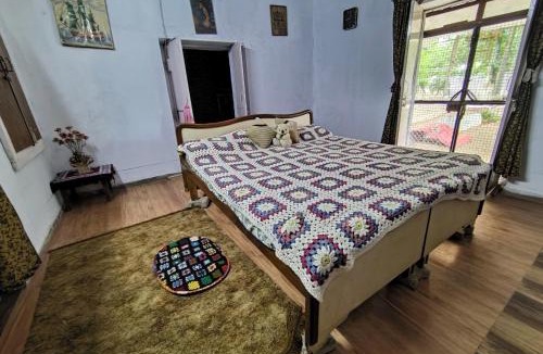Jhansi House | Heritage Private Room in a Bungalow,WiFi,Kitchen