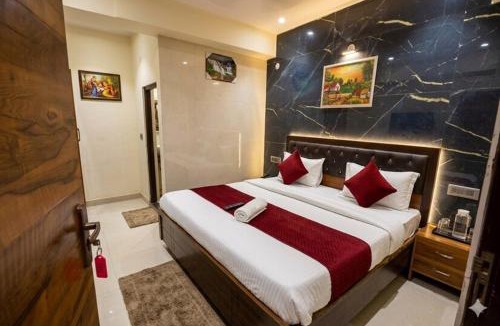 Delhi Hotel | Hotel SPS 2 Min Walk From Kaushambi Metro Station