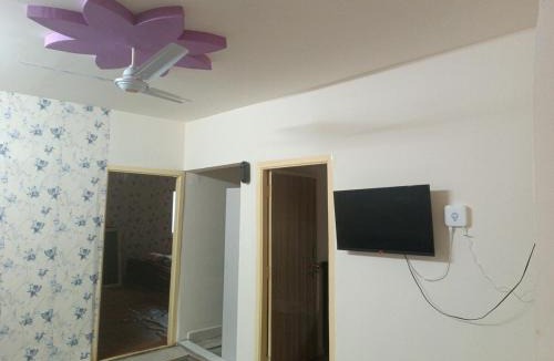 Kukatpally Housing Board Colony Apartment | 6 guests-2BHK AC-Hitec City-Comfortable Affordable