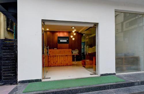 Kondapur Hotel | Super Townhouse Sarath City Mall Hyderabad Formerly Green Leaf