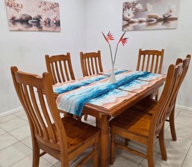 Kingswood House | Entire House, 4BR, Secure Backyard, Free WIFI