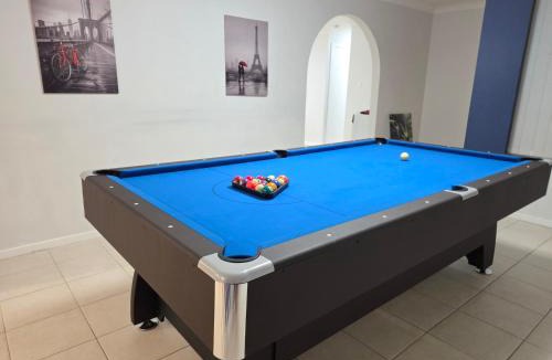 Kingswood House | Entire House, 4BR, Secure Backyard, Free WIFI