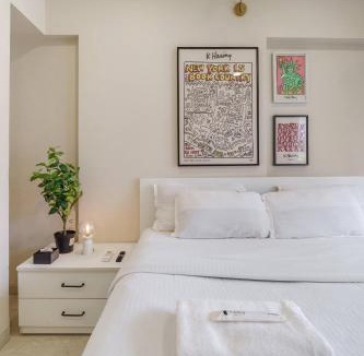 Khar House | Zen A - Private Room in 3BHK