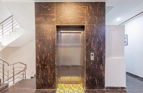 Sector 70 Bed & Breakfast | Treebo Noida Business Suites