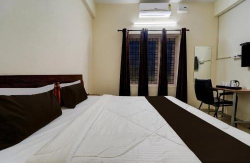 Kazhakuttam Hotel | Super Collection O Govt Engineering College Formerly Anby Plaza