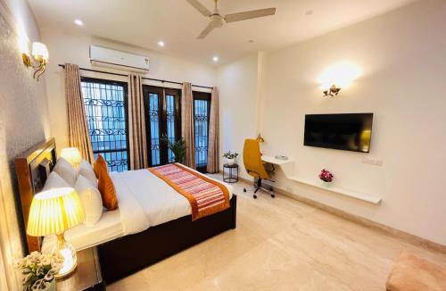 Safdarjung Enclave Hotel | The South Manor Residency Safdarjung Enclave