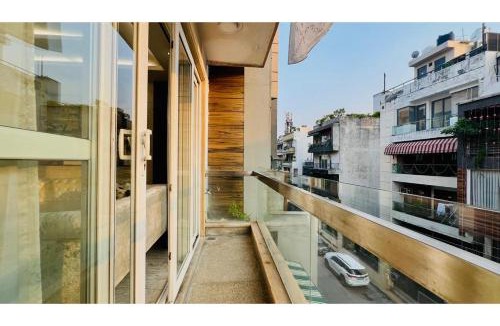 Greater Kailash Apartment | BluO 3BHK - Greater Kailash Lift Balcony Parking