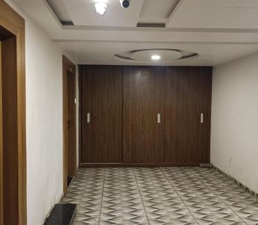 Godhra Hotel | Hotel Midtown